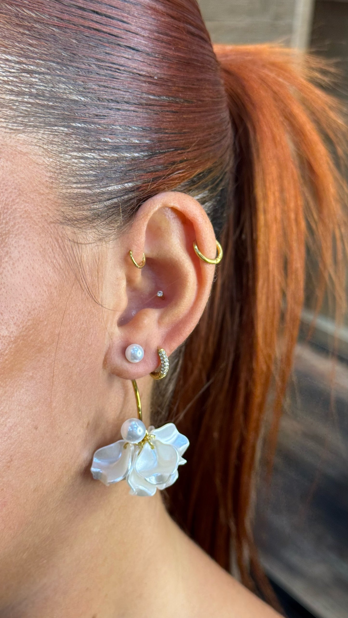 Flower pearl earrings