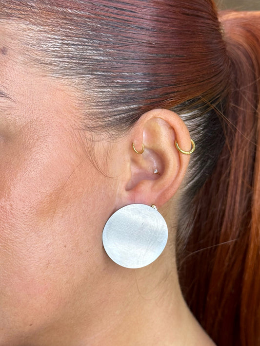 Round earrings
